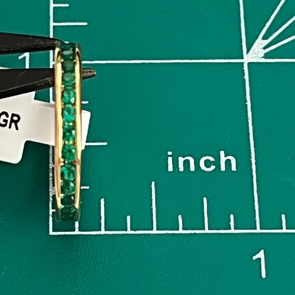 Elegant Gold and Green Gemstone Ring - Picture 12 of 12